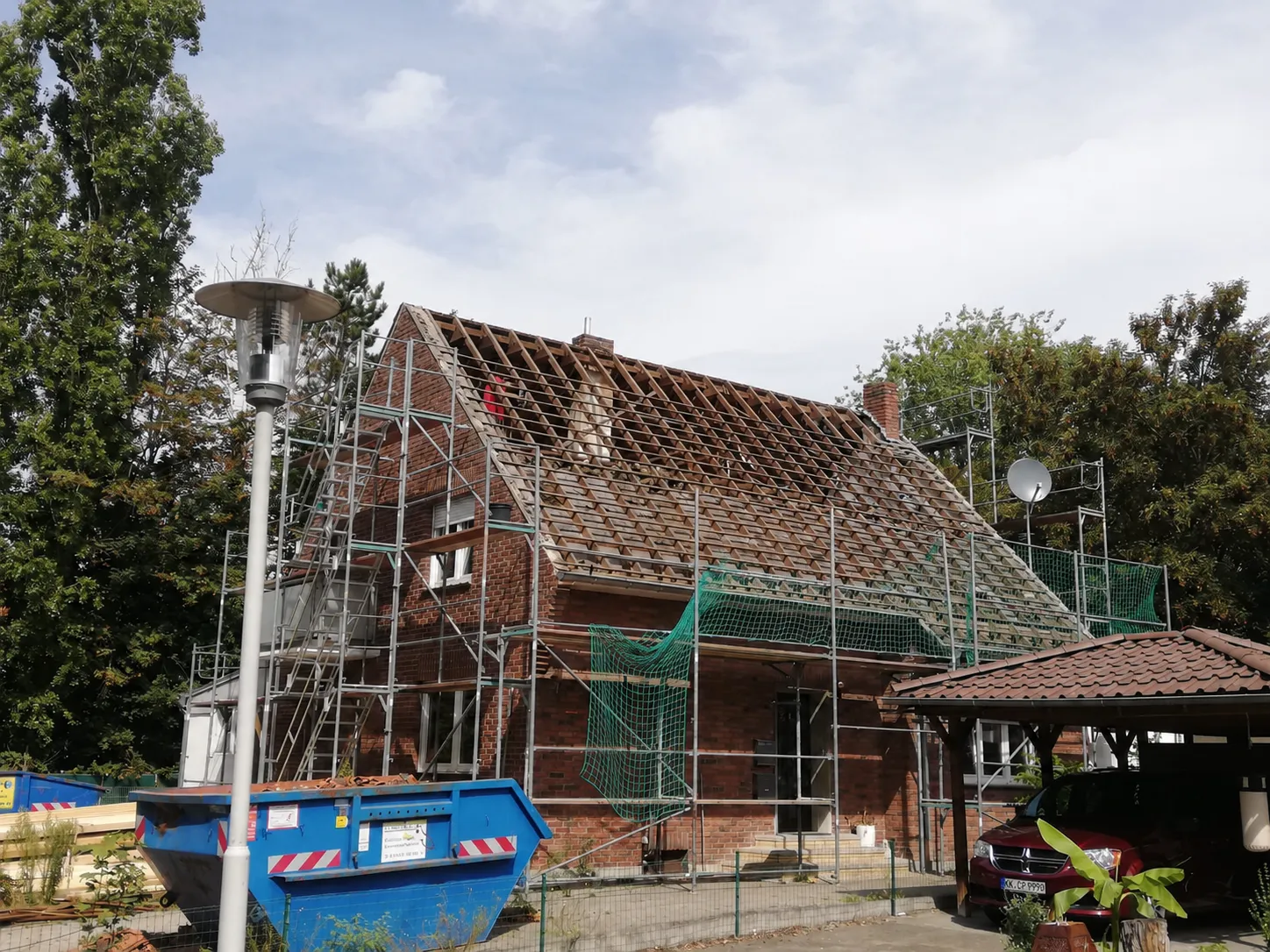 Fundamentale Dachsanierung: Professioneller Neuaufbau der Unterkonstruktion